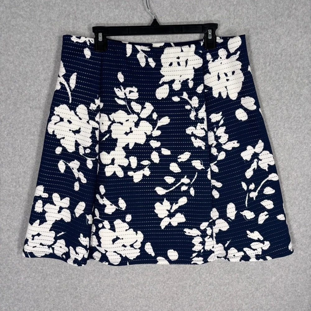 Renee C Floral Flutter Skirt XXL Navy White Textured Knit Perforated Feminine